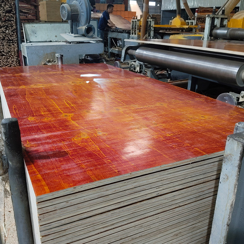 是什么原因会造成建筑模板出现开裂